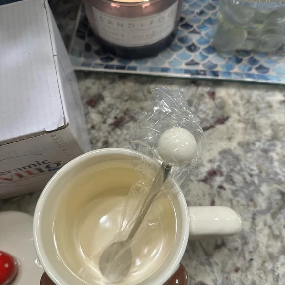 Bear Korean Ceramic Mug with Strawberry Lid & Spoon - Picture 2 of 8